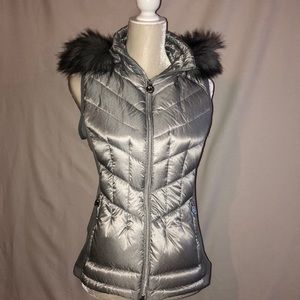 SILVER MICHAEL KORS VEST W/ FUR HOOD